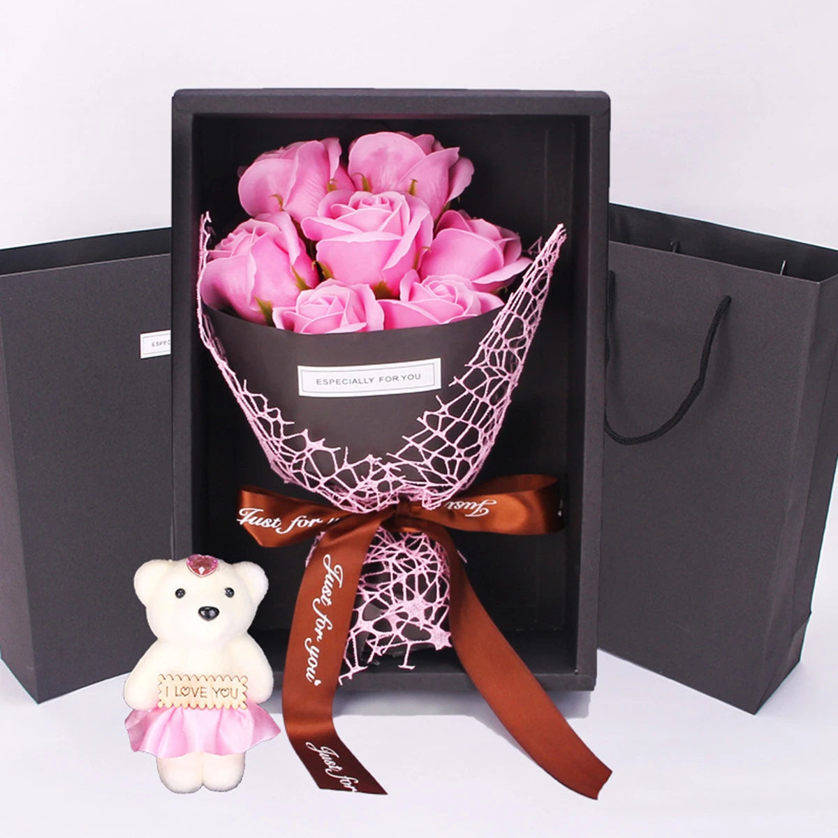 Handgefertigter 7-Rosen-Rosenstrauß, kleiner Bär, Geschenkbox, kreatives Valentinstag-Muttertag-Geburtstagsparty-Rosenblumengeschenk