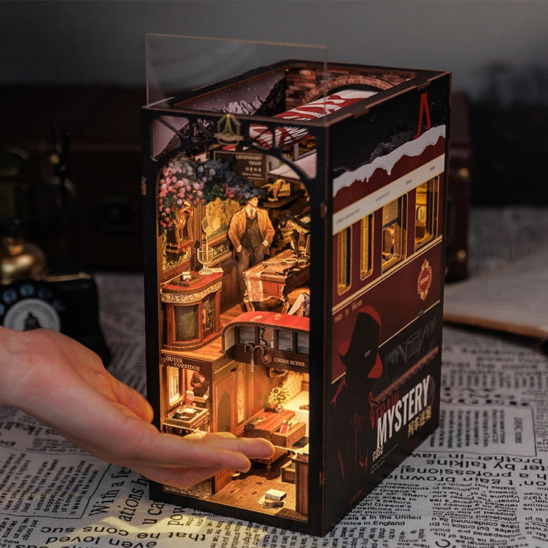 CUTEBEE DIY Book Nook Kit Miniatur-Puppenhaus mit Touch-Light-Staubschutz, Bücherregal-Einsatz, Geschenke, Detektivagentur, Train Mystery